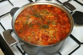 Врач рассказала, кому нельзя есть супы