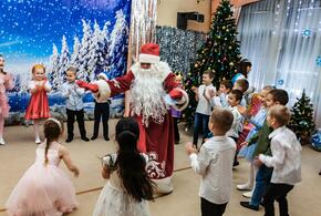 Встреча с Дедом Морозом может обернуться стрессом для ребёнка, предостерегают психологи