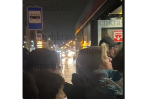 Жители Московского микрорайона Краснодара показали, как добираются до работы