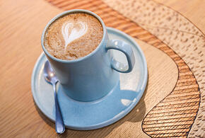 Почему нельзя класть в кофе сахар, рассказала врач
