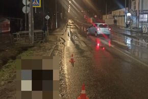 В Апшеронском районе неизвестная женщина попала под машину и погибла