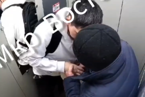 В лифте многоэтажки в Краснодаре мужчина избил пенсионера и отобрал деньги