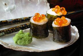 Кому и почему нельзя есть роллы, рассказали в Роспотребнадзоре