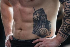 Неприлично и вызывающе: на какую работу никогда не примут людей с татуировками