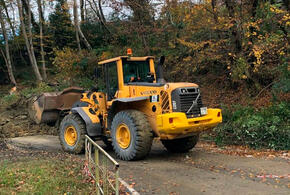 В Сочи из-за дождей на трассу сошли оползни 