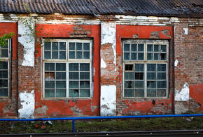Старая фабрика загорелась в Краснодаре