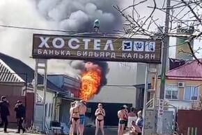 В Каневском районе Кубани загорелась баня, когда там находились люди 
