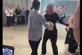 Девочка побила завуча в краснодарской школе, когда учитель застал её за курением