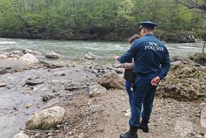 Мальчика, упавшего в реку в Майкопском районе, ищут пятый день