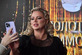 Заклеивать фронтальную камеру телефона посоветовали в полиции