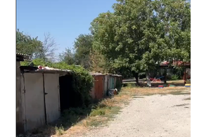 «Как будто это не Краснодар, а гетто в ауле 80-х годов»: стали известны подробности падения кирпичной стены на детей в поселке Плодородном