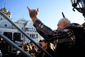 А также почему их слушает и любит публика