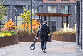 Группа людей безжалостно избила подростка, чтобы забрать у него дорогую цепь: ростовский криминал