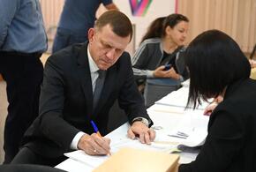 Глава городской администрации посетил избирательный участок в посёлке Берёзовом