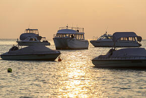 В Джубге катер наехал на купающуюся женщину