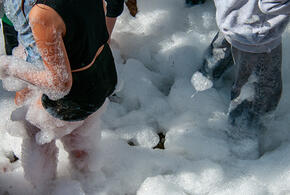 В Сочи под высоким слоем пены едва не задохнулась четырехлетняя девочка