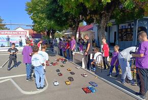 Игрушечные машинки приносят начинающим инженерам и пилотам настоящие кубки