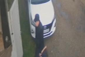 «Обливает забор краской и подсылает бандитов»: разгневанный экс-супруг мстит жительнице Кореновска за расставание