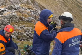 Сорвавшихся со скалы альпинистов эвакуировали в Сочи