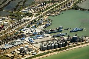 В районе порта Кавказ завоют сирены и все покроется дымом