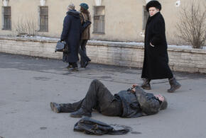 Бездомный сам пришел к медучреждению