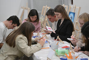 Модно и «молодежно»: эксперт считает, что отчества вскоре исчезнут из разговорного русского