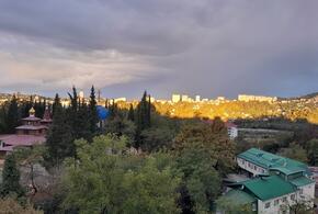 Началось с ночного взрыва, но в храмах идут службы: что творится в Сочи после объявления утренней тревоги 