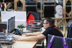 Они подслушивают: не обсуждать секреты рядом с умными колонками, советует Роскачество