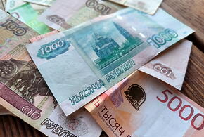 Отключения интернета и запредельный контроль банков: россияне массово побежали снимать наличные