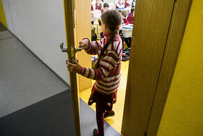 В Краснодаре школьники отравились неизвестным веществом прямо во время урока биологии