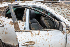 Выбитые стекла и поврежденные автомобили: в Северском районе Кубани устраняют последствия налета БПЛА