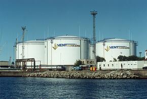 Больше суток тушили пожар в порту Темрюка. Два резервуара с нефтью загорелись в результате атаки БПЛА