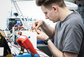 Может убить прямо на рабочем месте: врач рассказал, чем опасна переработка