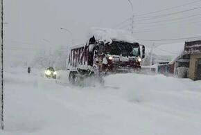 Новогодняя метель в Майкопе: город завален снегом, транспорт не ходит