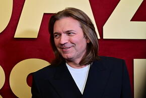 «Печалиться напрасно брось»: звезда 1990-х принялся активно зарабатывать на зумер-аудитории