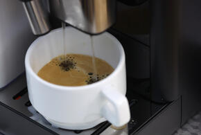 Диетологи рассказали, кому лучше не употреблять этот напиток