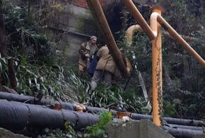  Разрушенные крыши и выбитые окна: в Туапсе продолжают обследовать поврежденные БПЛА объекты