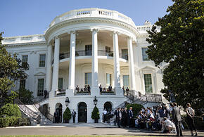 Странные шутки: Трамп присудил себе миллиард долларов