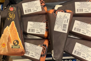 В Краснодаре уничтожили центнер запрещенных сыров и мясных изделий, привезенных из европейских стран