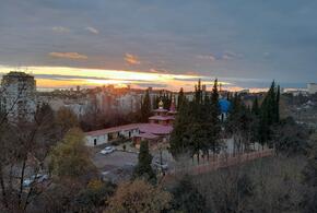 В Сочи загорелись склады рядом с ТРЦ, в Краснодаре остановились трамваи из-за аварии на путях: ТОП-5 за 28 декабря