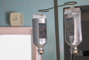 «Золотой» детокс: стоимость капельниц для очистки от алкоголя в Новый год выросла в 6-7 раз