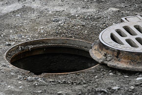 10-летняя школьница в Краснодаре провалилась в открытый люк