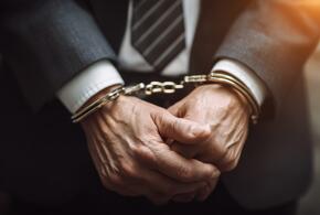 Чиновников обвиняют в коррупции