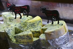 Чем могут навредить дорогие сыры с плесенью, рассказала эксперт