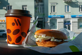 Ехали в McDonald’s, попали — на базу морпехов США: две россиянки три дня сидят под арестом  ⠀