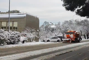 Коммунальщики Геленджика не справляются с уборкой снега
