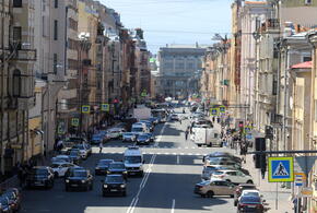 Мужчина с чёрной бородой избил двух девушек в центре Краснодара