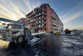 В пострадавших многоэтажках уже меняют окна