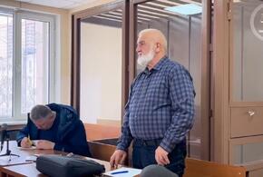 Учителя математики Алигаджи Магомедова, назвавшего русских людей свиньями, судили