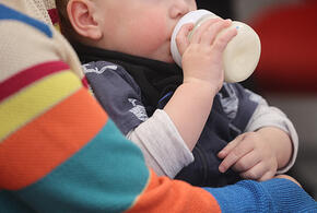 Угроза для младенцев: детские сухие смеси Нестле признали опасными, в них могут содержаться токсины